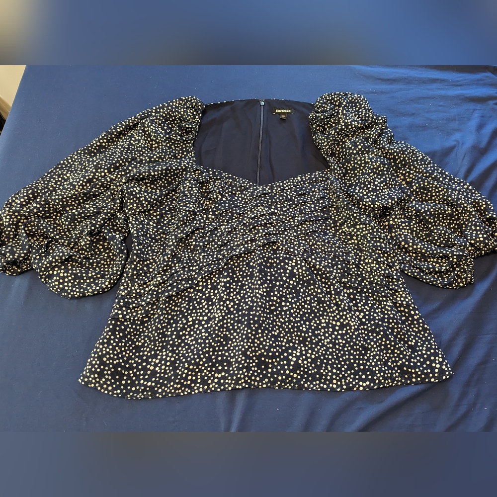 Sweetheart neck line Express blouse